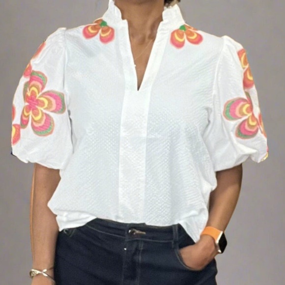 THML Tops - Like New THML White Embroidered Puff Sleeve Textured Boutique Top, Size X-Small.